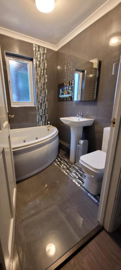 Tides Reach - 3 Bedroom Holiday Home - Llanreath - Pembroke Dock Exteriör bild